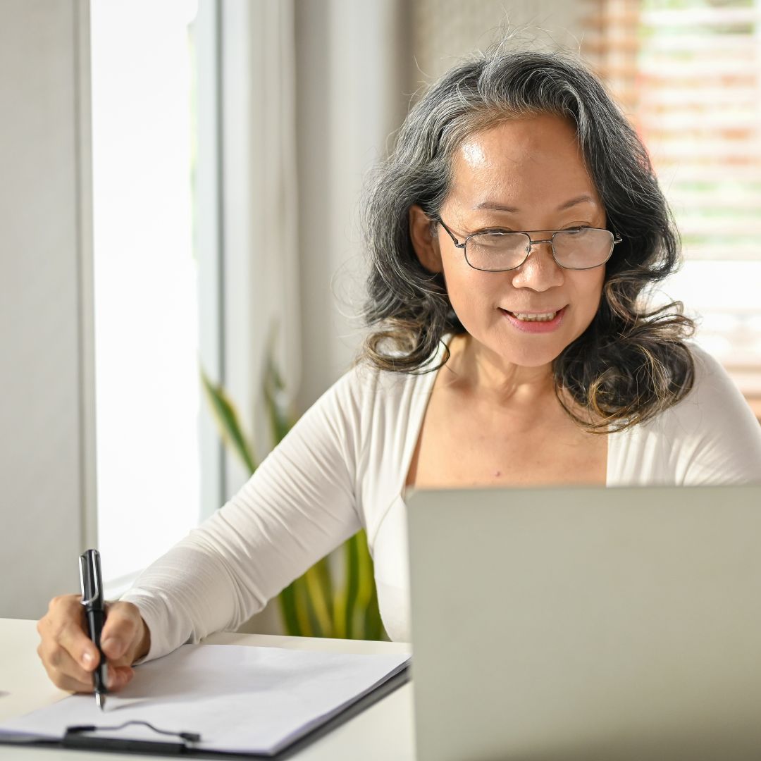 woman making home buying list